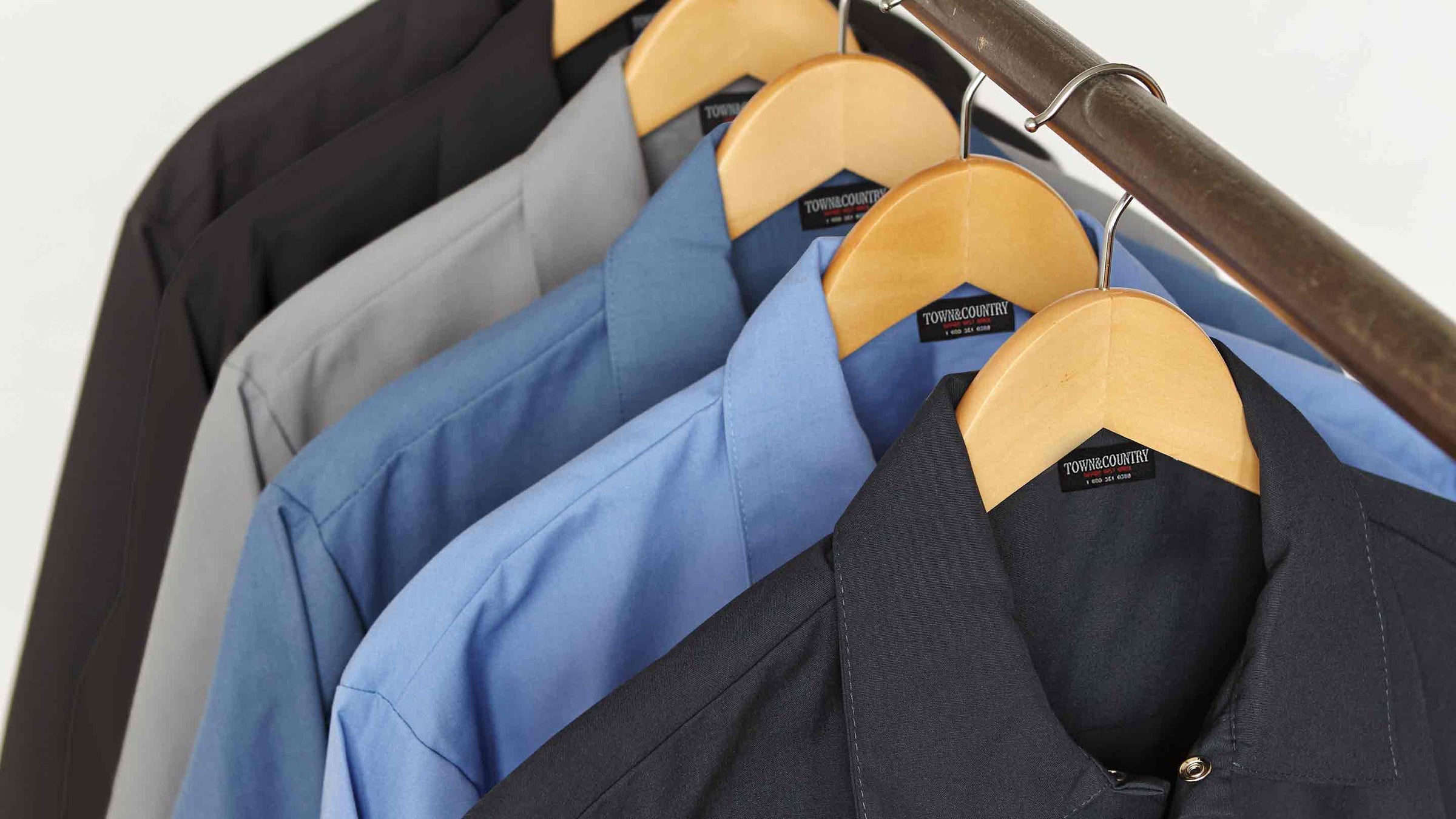 Chemises de travail des Uniformes Town & Country à Laval, sur la Rive-Nord