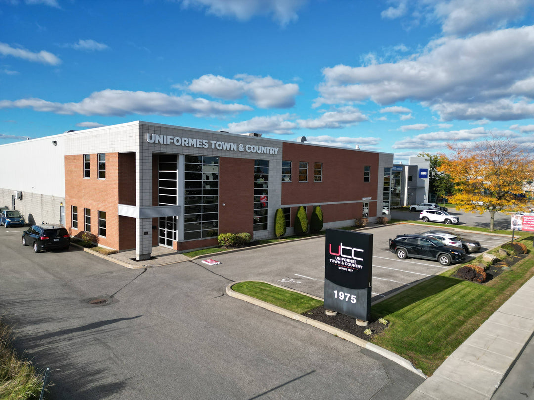 Magasin d’uniformes Town & Country situé à Laval.