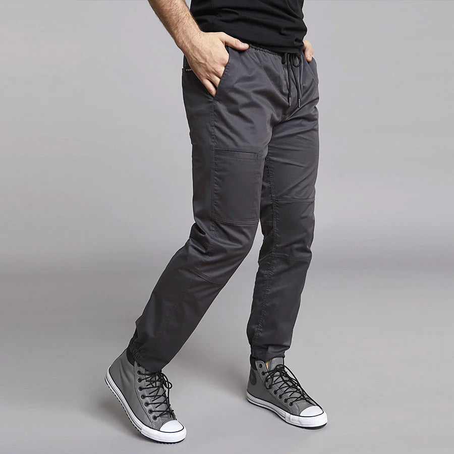 Pantalon de travail pour homme de style jogger, en vente chez Uniformes Town & Country, à Laval